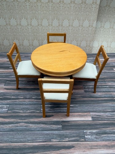Dolls house miniature - dolls,