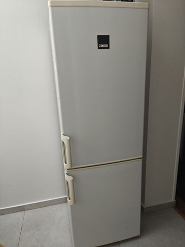 White zanussi fridge freezer - zanussi,