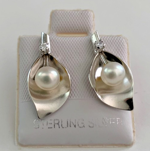 Open seed pod stud earrings - open,