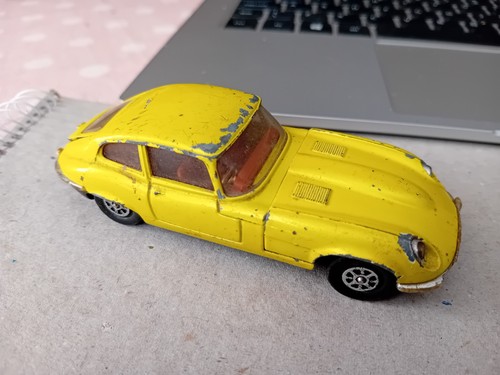 Corgi whizzwheels v12 jaguar - v12,