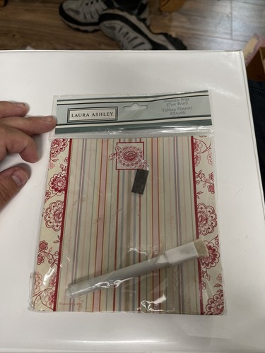 Laura ashley magnetic wipe - laura,