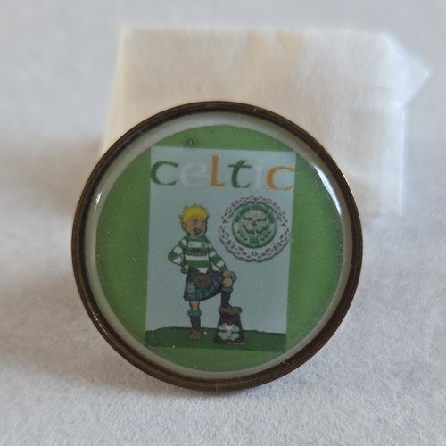 Retro celtic pin badge - fc,