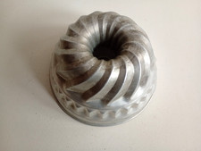 Vintage Round Aluminium Jelly Mould