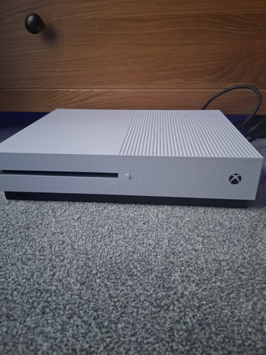 White microsoft xbox one - white,