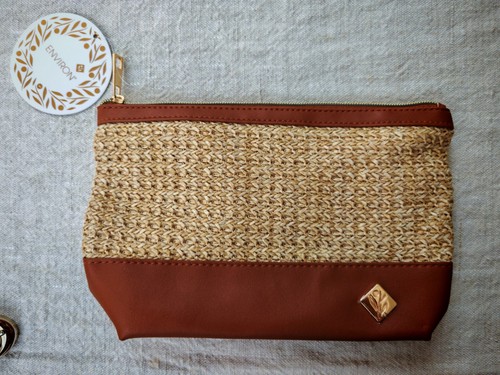 Bnwt environ raffia - raffia, cosmetic