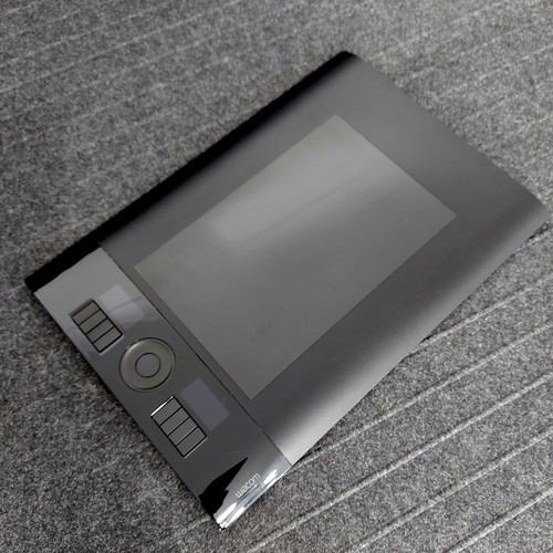 Wacom intuos medium size - /, /