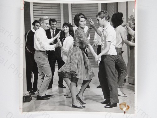 Teenagers dancing the twizzle - teenagers,