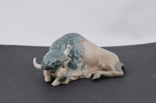 Retired lladro mini bison - mini,