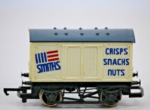 Hornby smiths crisps snacks - hornby,