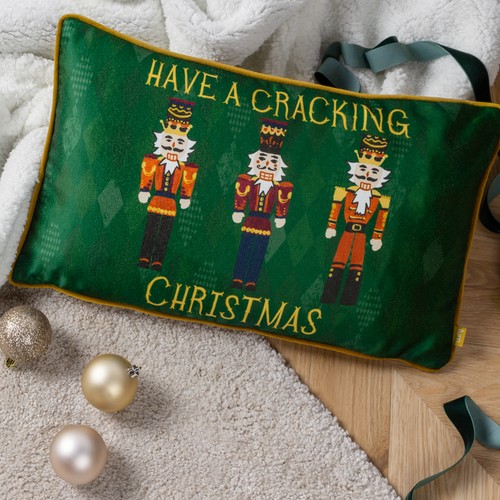 Furn nutcracker cracking - nutcracker,