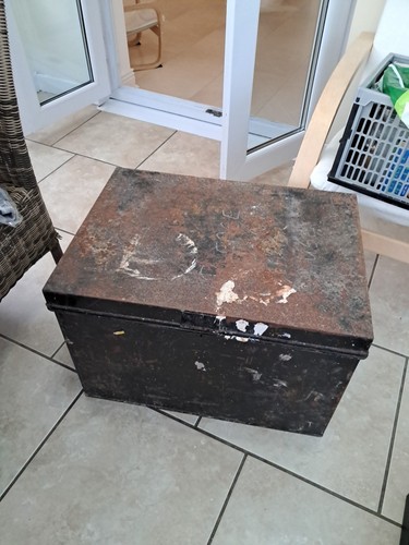Large vintage metal trunk - large,