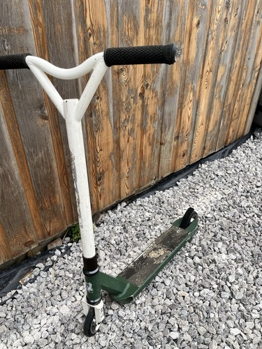 Sacrifice green white push - white,