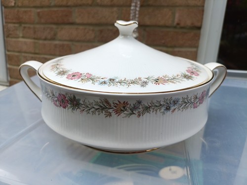 Majesty the queen - queen, paragon