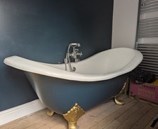 Cast Iron Roll-Top Slipper Clawfoot Bath with Traditional Chrome Taps 