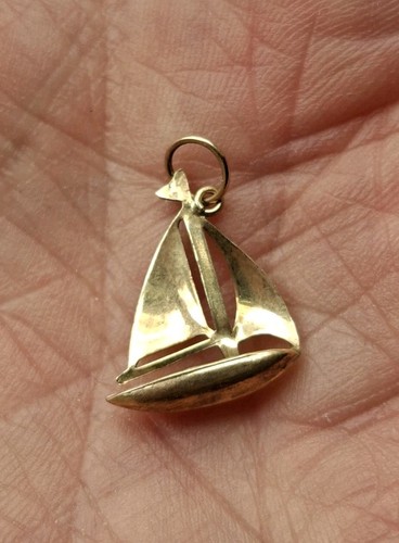 9ct gold charm sailing boat - gold,