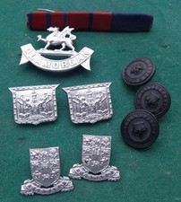 OBSOLETE CONSTABULARY COLLAR BADGES, HANTS BUTTONS, CAP BADGE & RIBBON BAR.