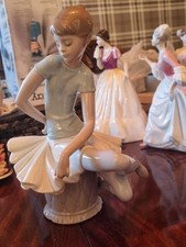 LLADRO Ballerina Figurine Laura Sitting on Stool Porcelain Retired 1360