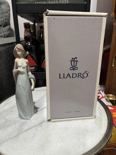 Lladro ingenue figurine - figurine, #5487