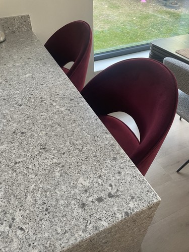 Immaculate breakfast bar - 2,