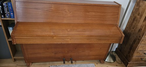 Beautiful upright zender piano - beautiful,