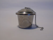 Loose tea infuser basket in