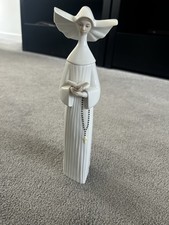 Lladro Figurine 5500 (white)