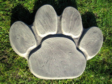 Garden Stepping Stones Paw