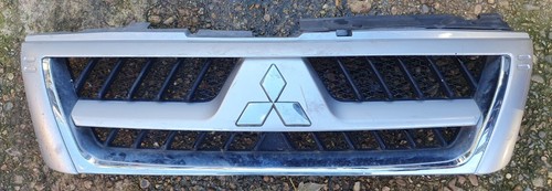 Front radiator grille - front,