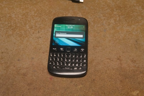 Blackberry 9720 black phone - blackberry,