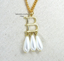 Anne Boleyn Faux Pearl Necklace on chain with display card