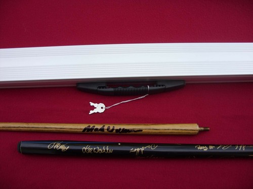 Bce snooker cue - cue, autographs