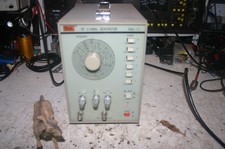 REK RSG-17  RF SIGNAL GENERATOR