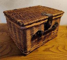 Vintage Wicker Hamper Picnic Basket, Hand Woven with Lid & Latch, Medium Size
