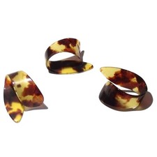 3x plastic thumb picks for