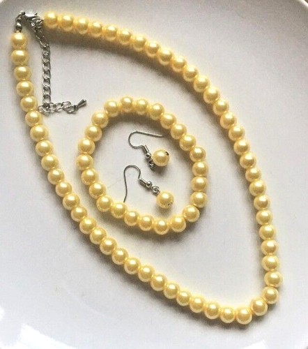 Yellow faux pearl necklace - yellow,