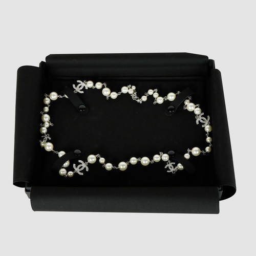Chanel long pearl necklace - long,