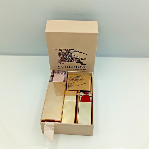Burberry festive make - festive,