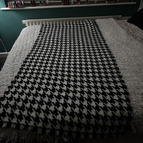 Large dogtooth monochrome knit - dogtooth,