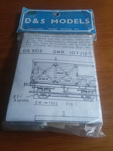 Models 00 gauge white - models.,