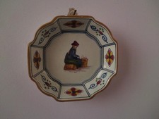 Makkum Dutch Delft wall plate / dish - hand painted polychrome