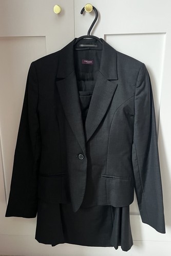 Ladies three piece suit size - suit,