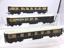Hornby OO Gauge Pullman Coach