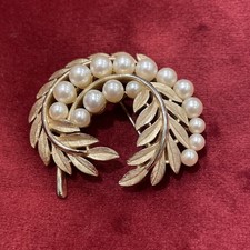CROWN TRIFARI PEARL LEAF