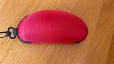 RED SUNGLASSES CASE WHICH CAN