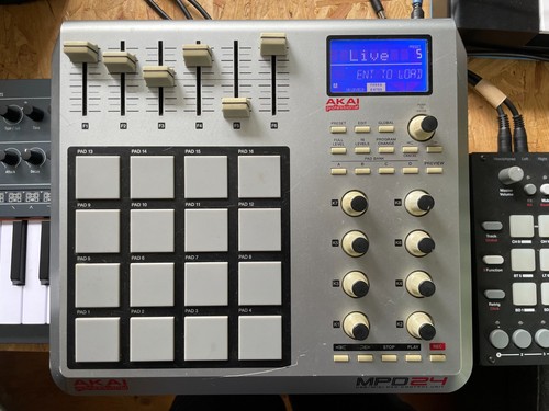 Akai mpd24 mpc style midi - mpd24, mpc-style