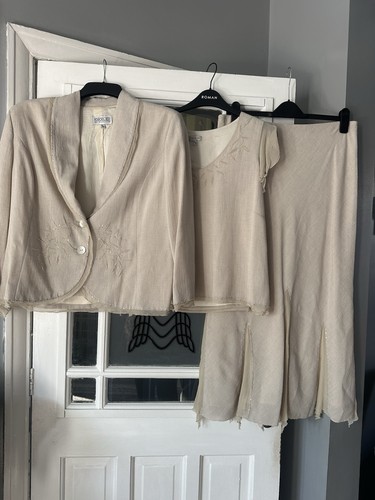 Piece beige skirt suit size - 3,