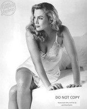 ACTRESS KATHLEEN TURNER PIN-UP