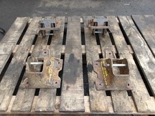 TRANSIT MK8 SPRING HANGER MOUNTS REAR LEAF PANEL VAN TWIN WHEEL 2014 - 2018