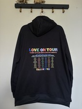 Harry styles love tour - harry, on