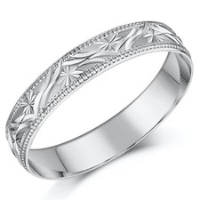9ct White Gold Leaf Design &